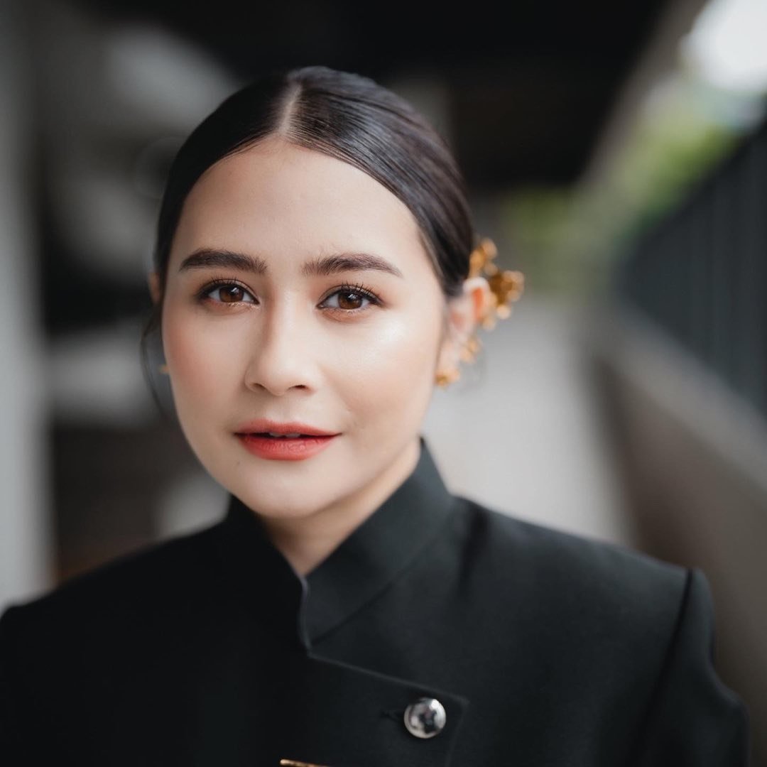 Prilly Latuconsina's profile