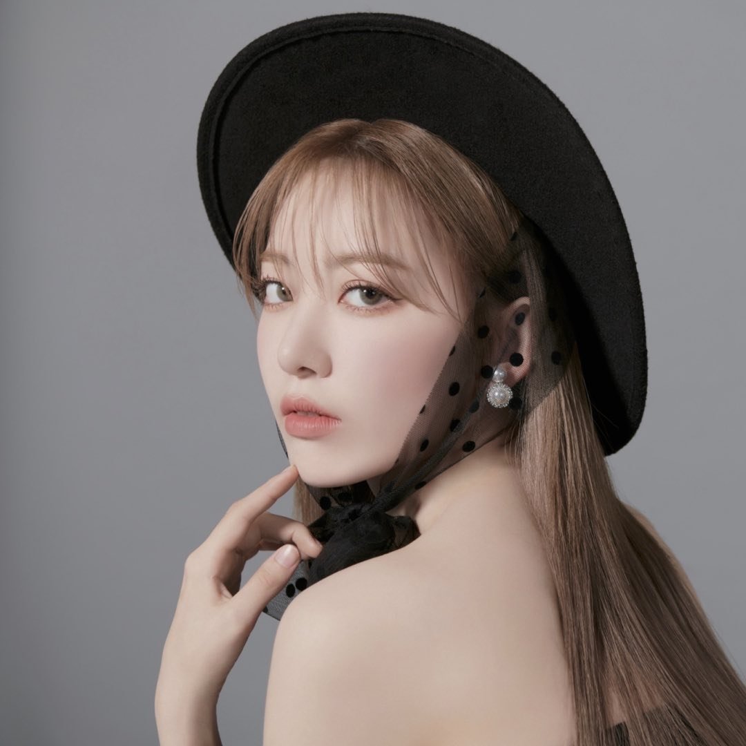 Sakura Miyawaki's profile