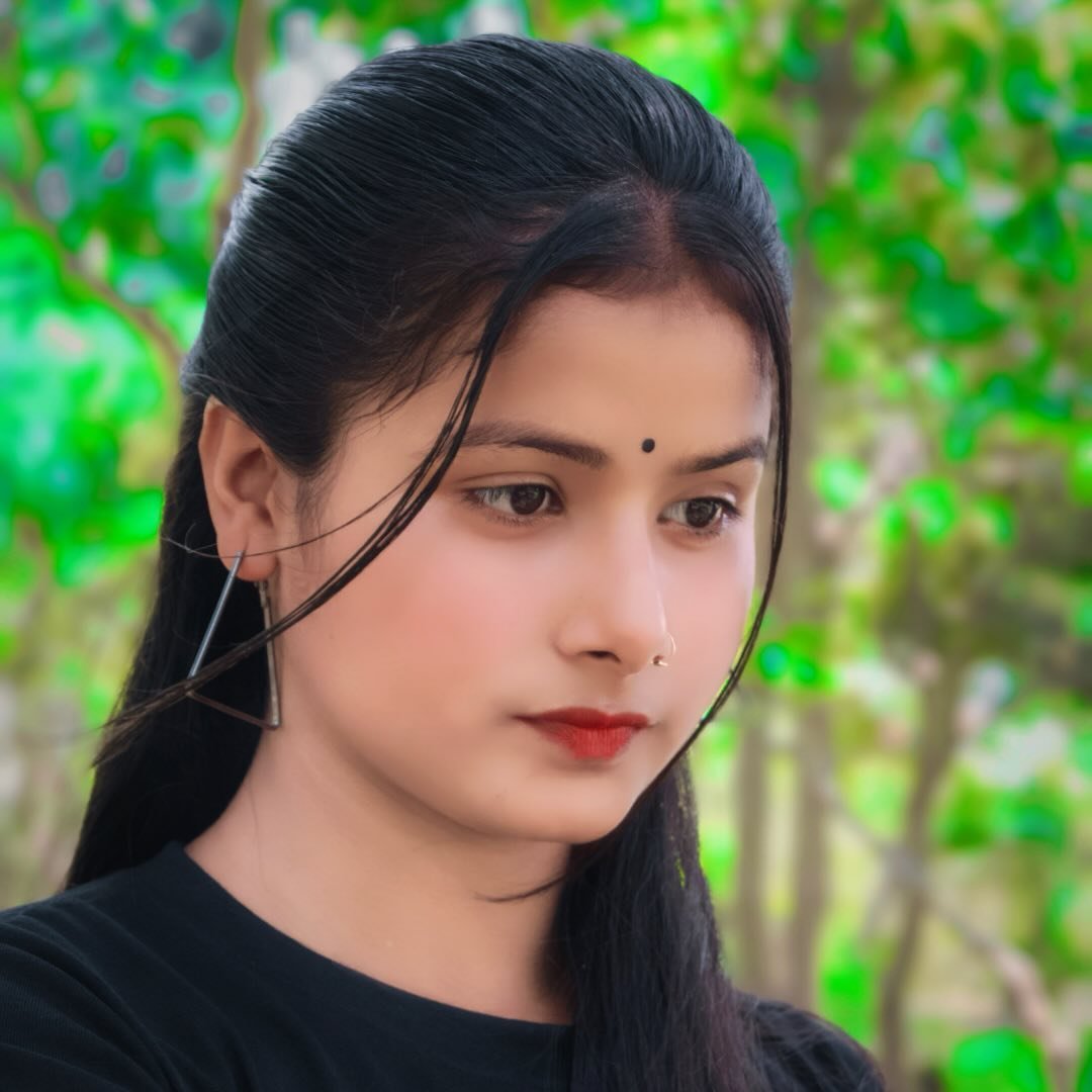 Saloni Pandey's profile