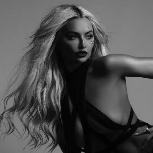 lindseypelas