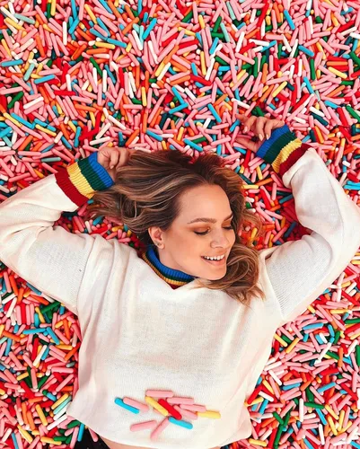 Try on a casual style with wavy, flowing hair