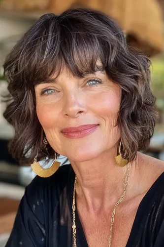 Try on this chic short wavy hairstyle that looks effortless and stylish.