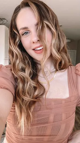 Try on this highlighted wavy hairstyle.