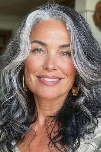 Try on this luxurious salt-and-pepper wavy hairstyle for a sophisticated look.