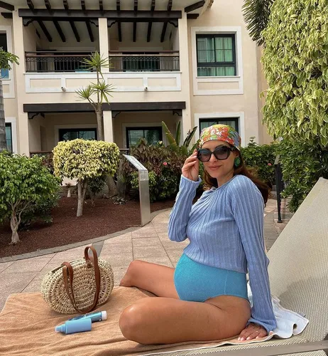 Try on a casual ponytail hairstyle, enhanced by a colorful headscarf, adding a chic touch for a relaxed day outdoors.