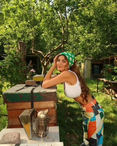 try on this hairstyle featuring long, wavy hair under a green star-patterned headband