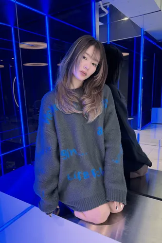 Try on this long wavy hairstyle with subtle blonde highlights that frame the face beautifully, providing a gentle, effortlessly chic look suitable for various occasions.