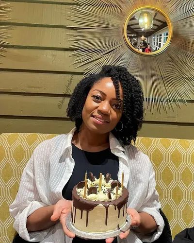 Try on this hairstyle featuring curly, medium-length hair, offering a natural and voluminous appearance.