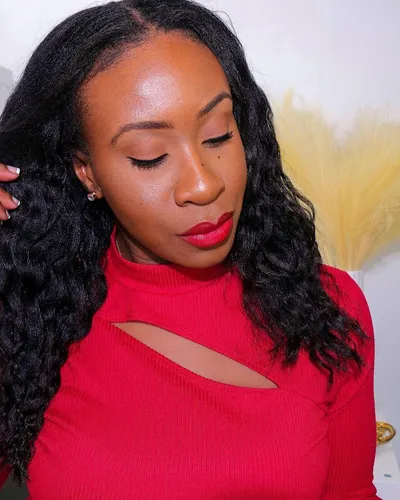 try on this elegant long wavy hairstyle