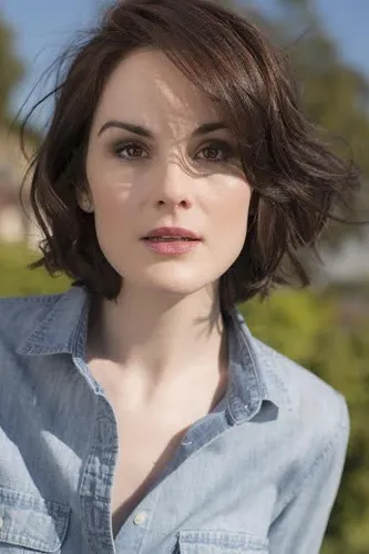 Try on this short, wavy hairstyle that gently frames the face, adding a soft, sophisticated touch.