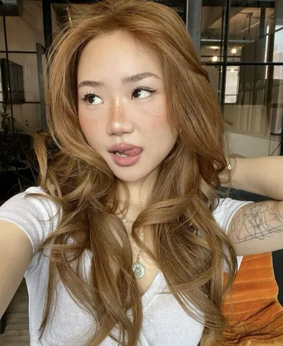 Try on a wavy, long hairstyle with light brown tones, capturing a lively and dynamic expression. Ideal for adding a youthful and vibrant vibe to your look.