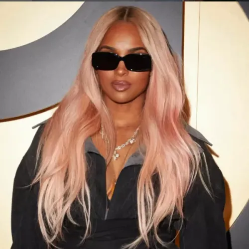 Try on this wavy, long pink hairstyle that flows elegantly over the shoulders.