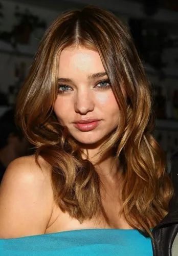 Try on this wavy, long hairstyle cascading gracefully around the shoulders, with rich caramel highlights that enhance the natural depth and movement of the hair.