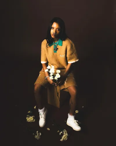 Try on this sleek straight long hairstyle, ideal for a refined, polished look.