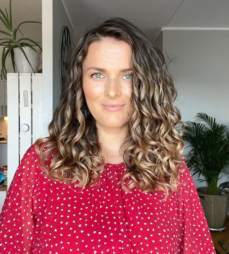 try on curly hairstyle, featuring defined spiral curls with a mix of light and medium brown tones
