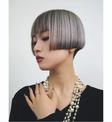Try on this sleek bob cut hairstyle with a modern touch of gray and black hues, ideal for a chic and stylish look.