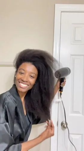 Try on a voluminous and long hairstyle