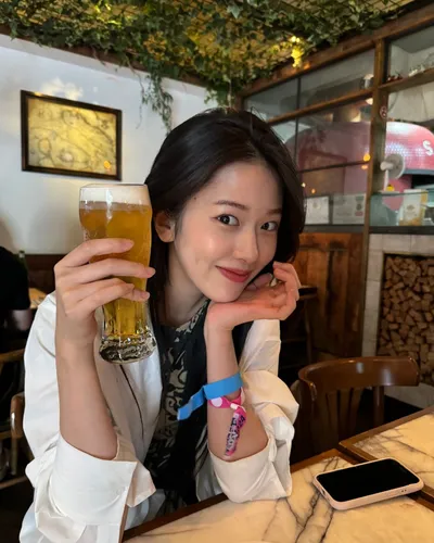 Try on a casual hairstyle with long hair styled naturally, falling smoothly over the shoulders. The person presents a joyful expression, ideal for a relaxed social setting.