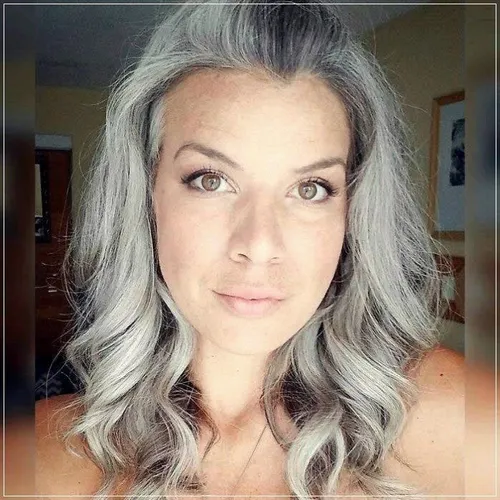 Try on this glamorous long wavy gray hairstyle