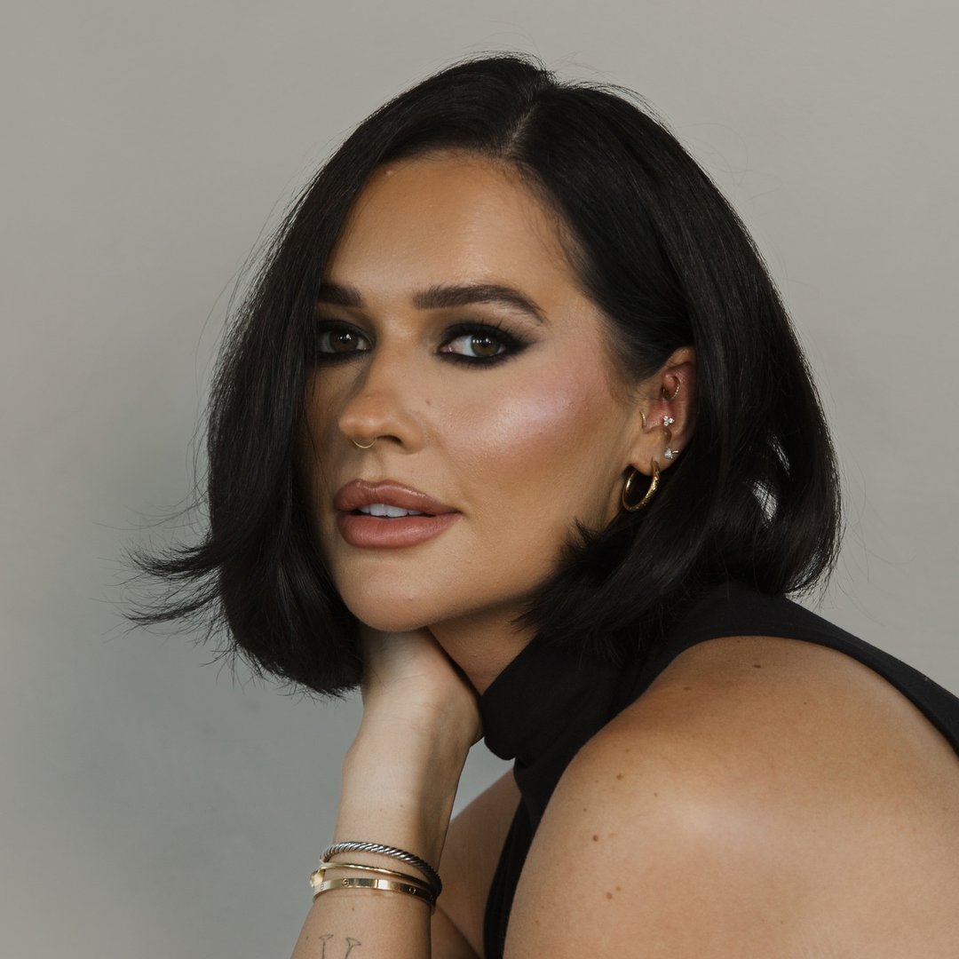 AVERY WOODS's profile