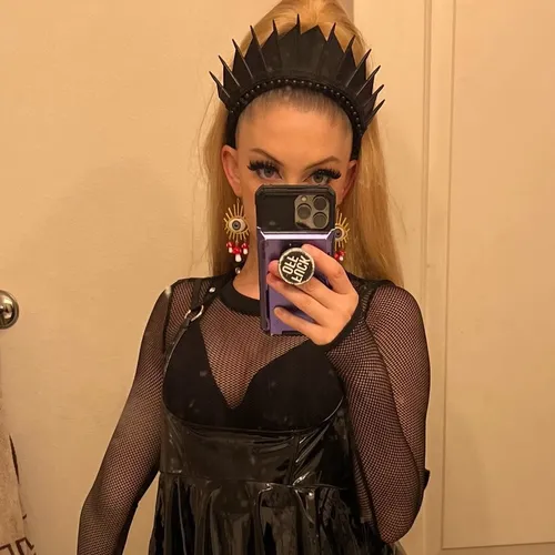 queencarlyy